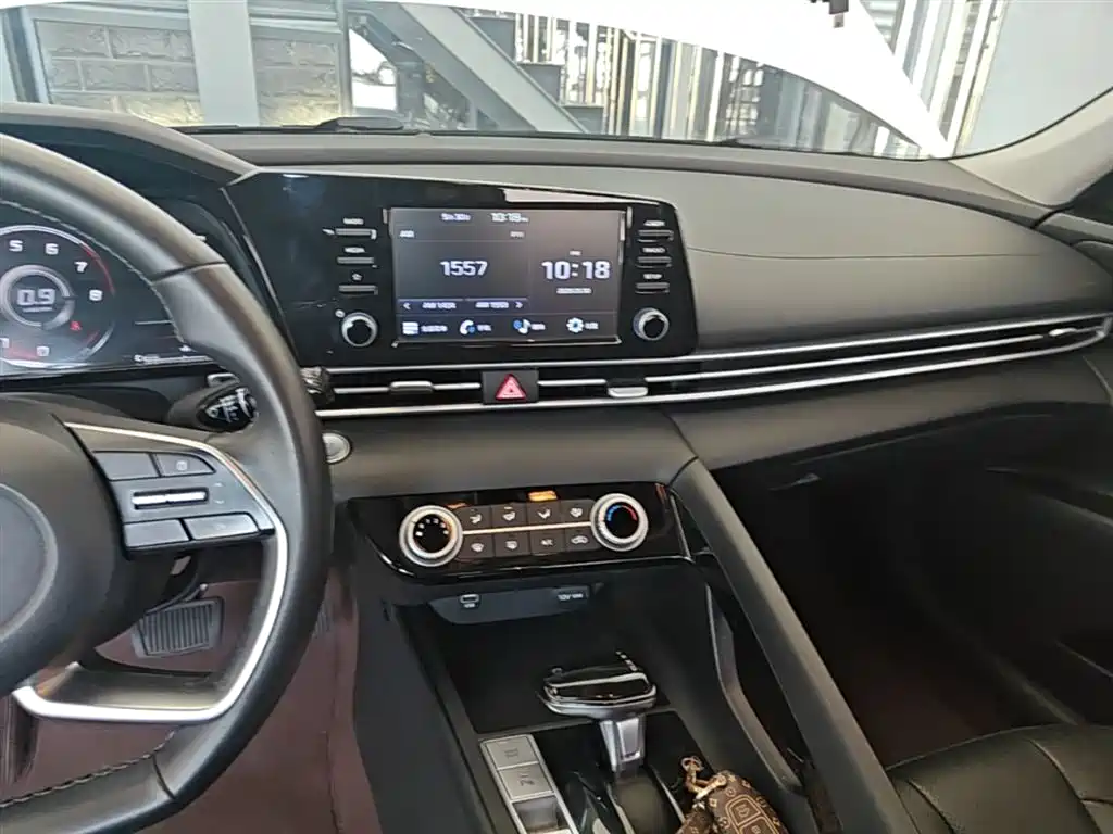 Hyundai Elantra 2022 — фото 13