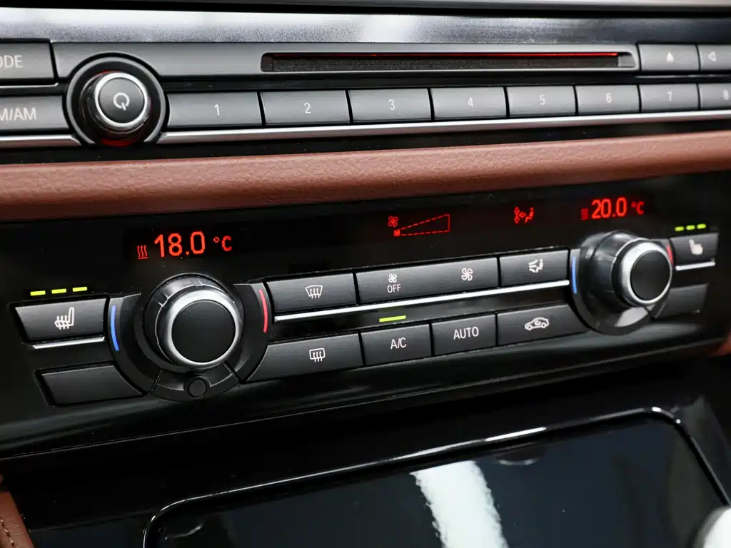 BMW 5 Series 2017 — фото 15