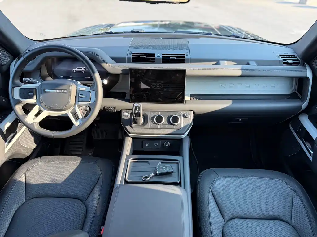 Land Rover Defender 2023 — фото 12