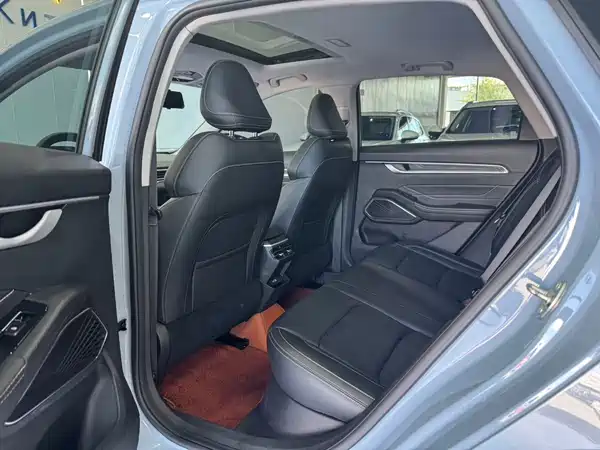 Geely Emgrand 2023