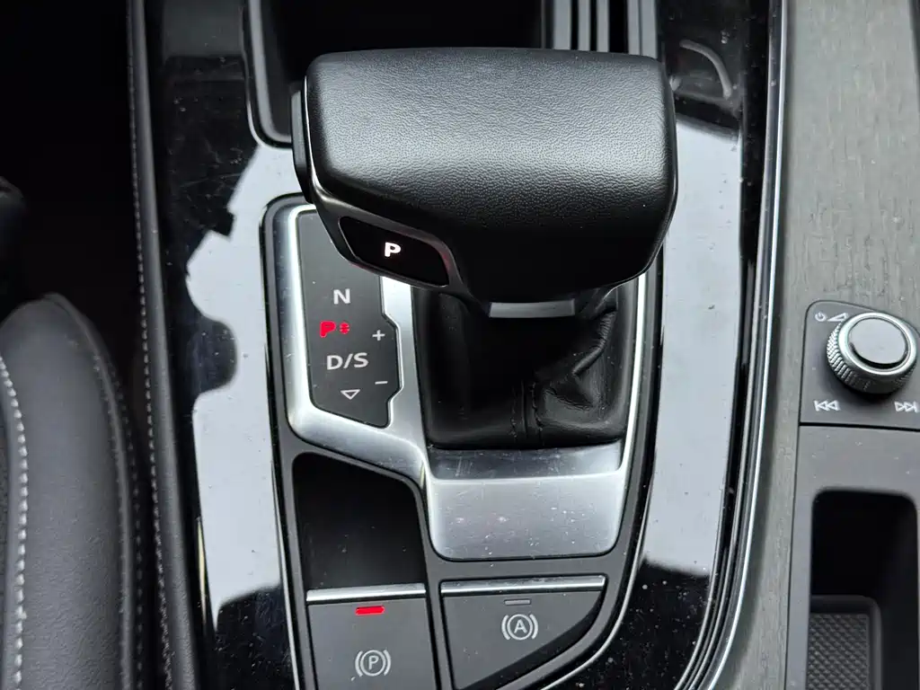 Audi A4L 2023 — фото 19