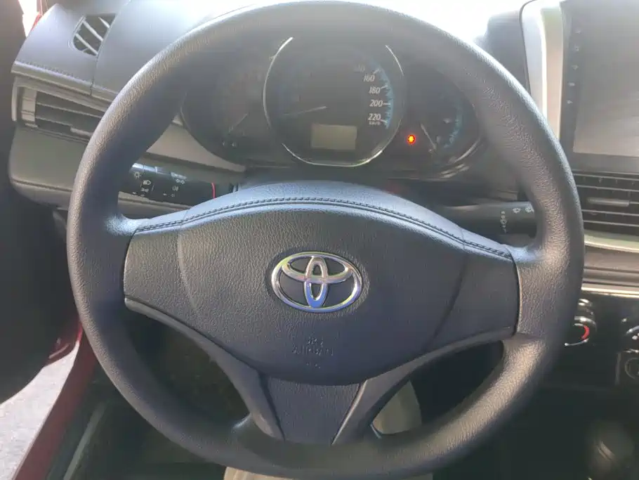Toyota Yaris L 2018 — фото 15