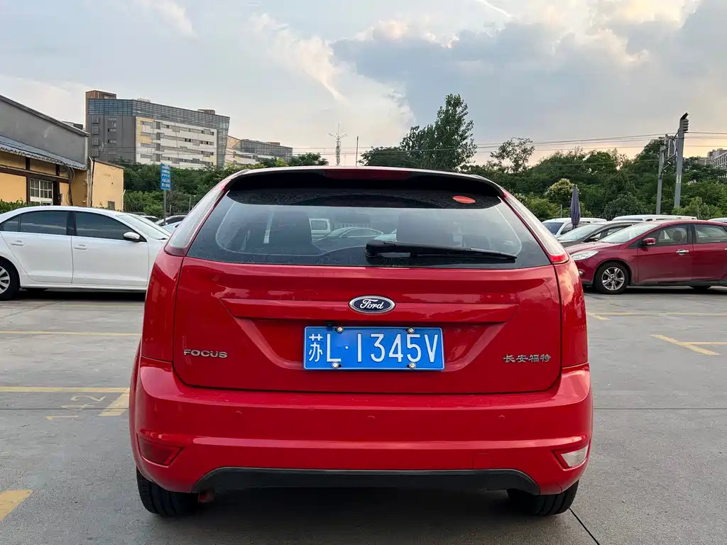 Ford Focus 2014 — фото 11