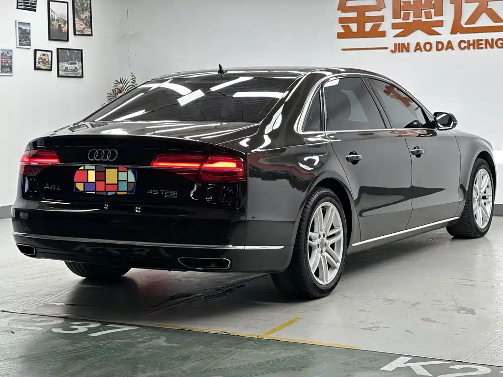 Audi A8 2017 — фото 4