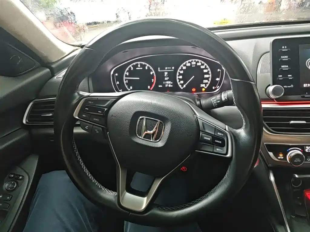 Honda Accord 2018 — фото 11