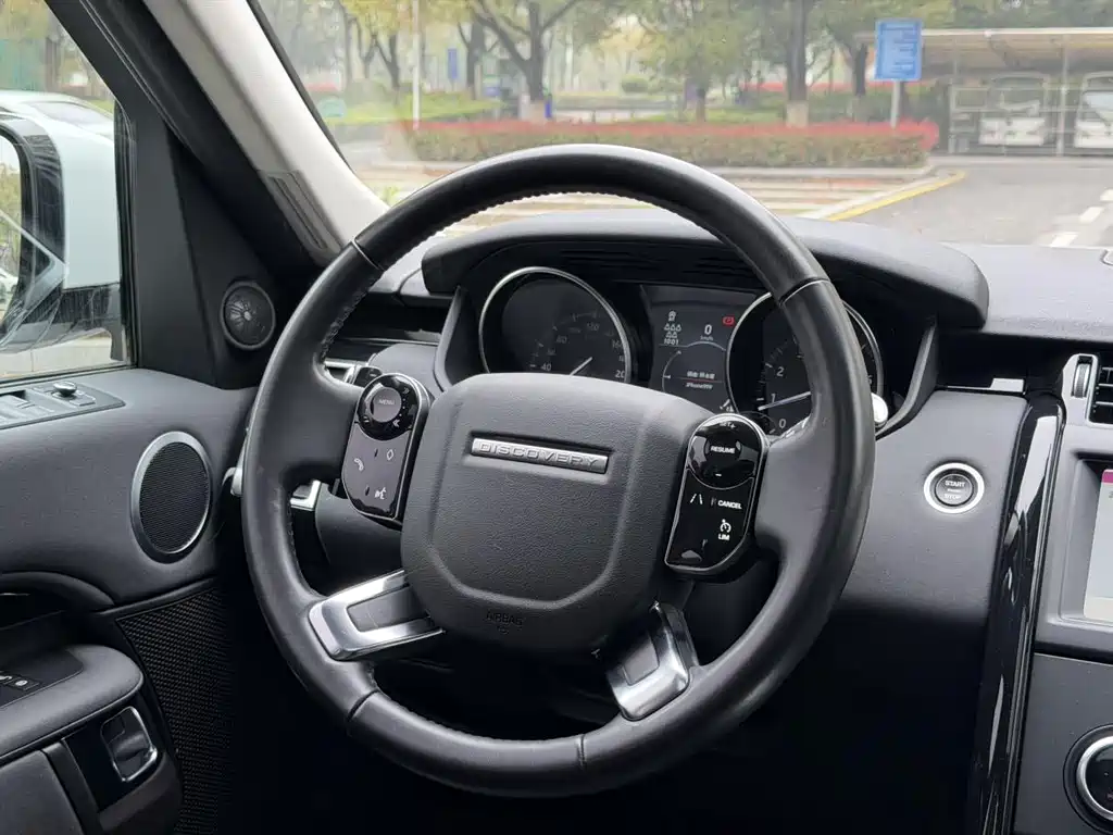 Land Rover Discovery 2019 — фото 11