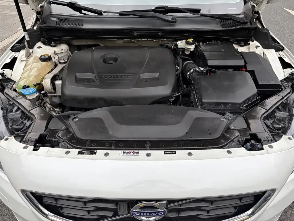 Volvo V40 2016 — фото 15