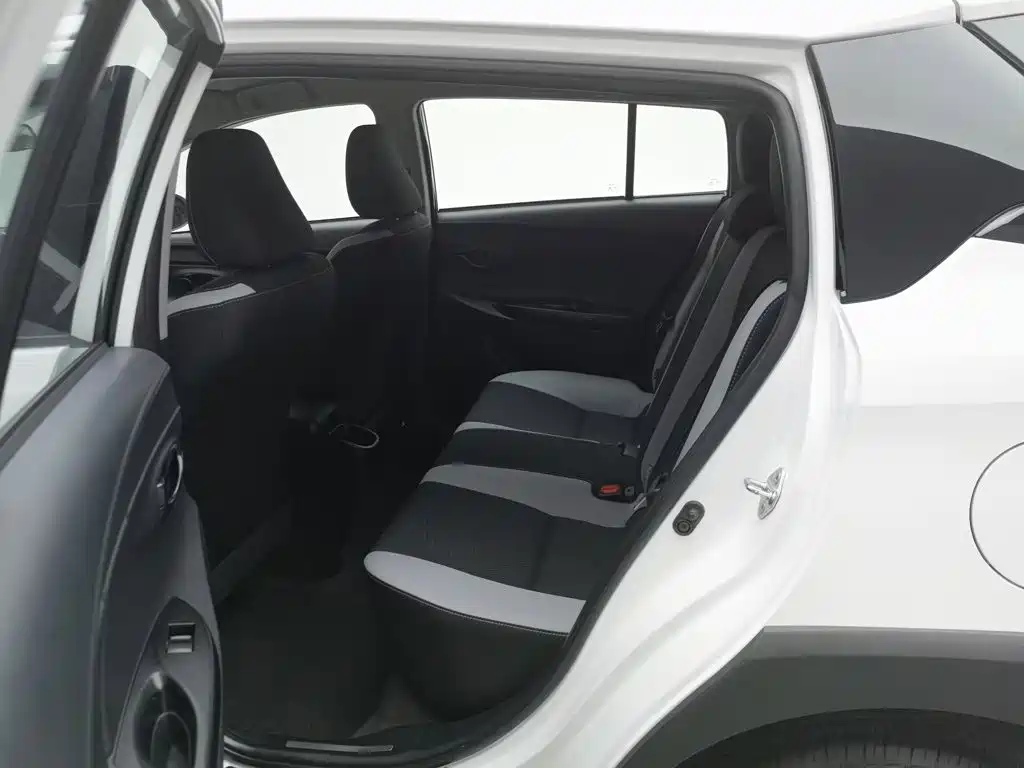 Toyota Yaris L 2020 — фото 15