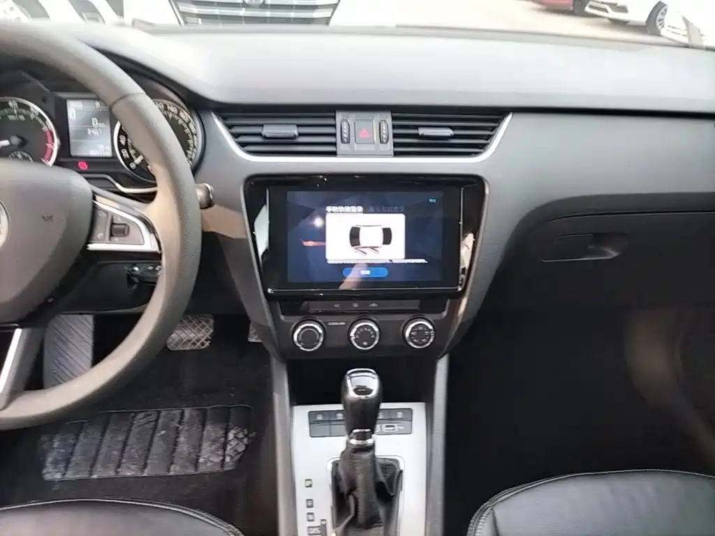 Skoda Octavia 2019 — фото 13