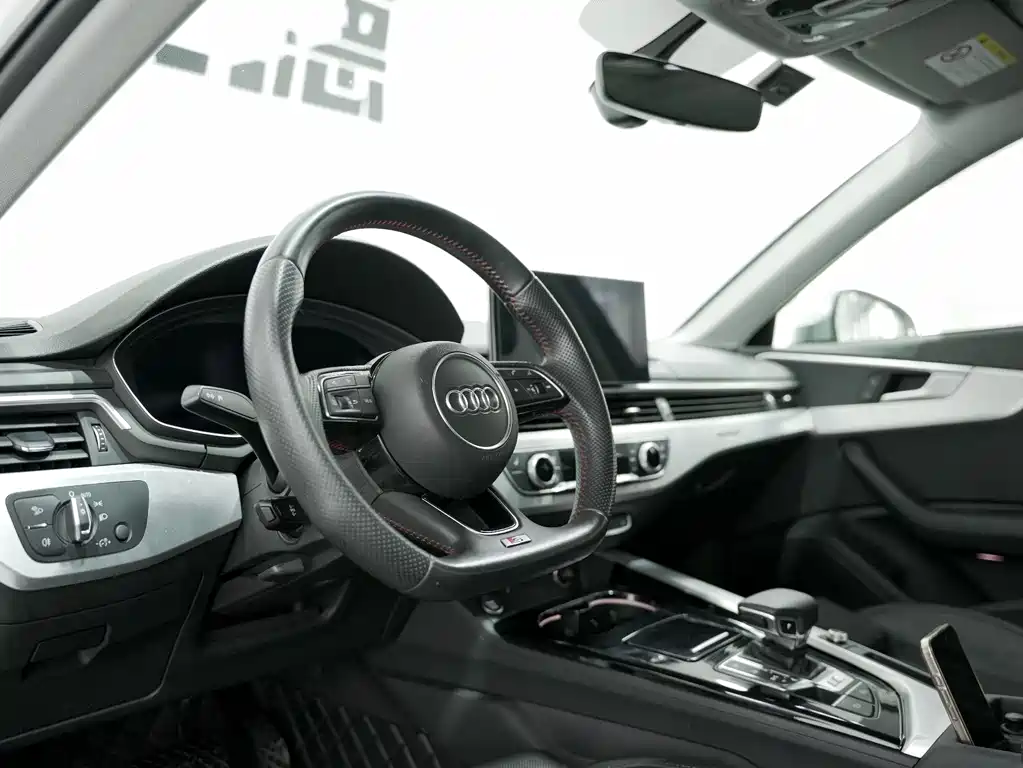 Audi A4L 2021 — фото 10