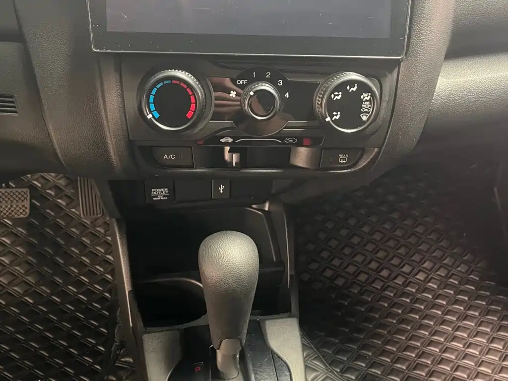 Honda Fit 2017 — фото 13
