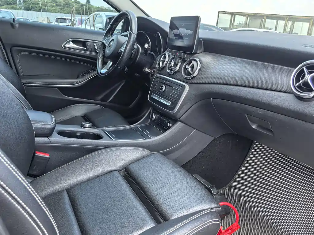Mercedes-Benz GLA 2018 — фото 12