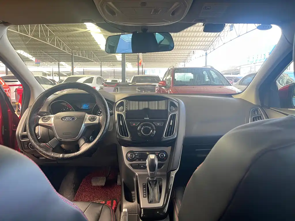 Ford Focus 2015 — фото 11