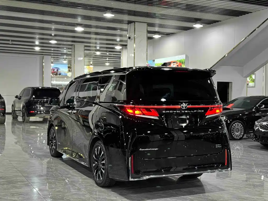 Toyota Vellfire 2024 — фото 17