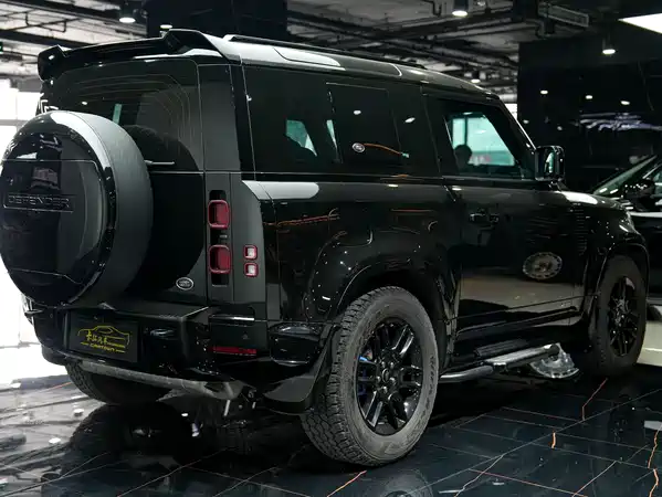 Land Rover Defender 2021