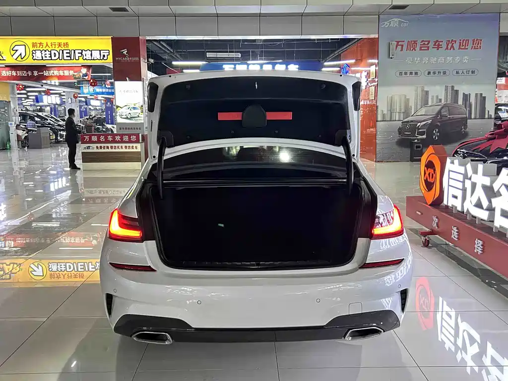 BMW 3 Series 2019 — фото 15