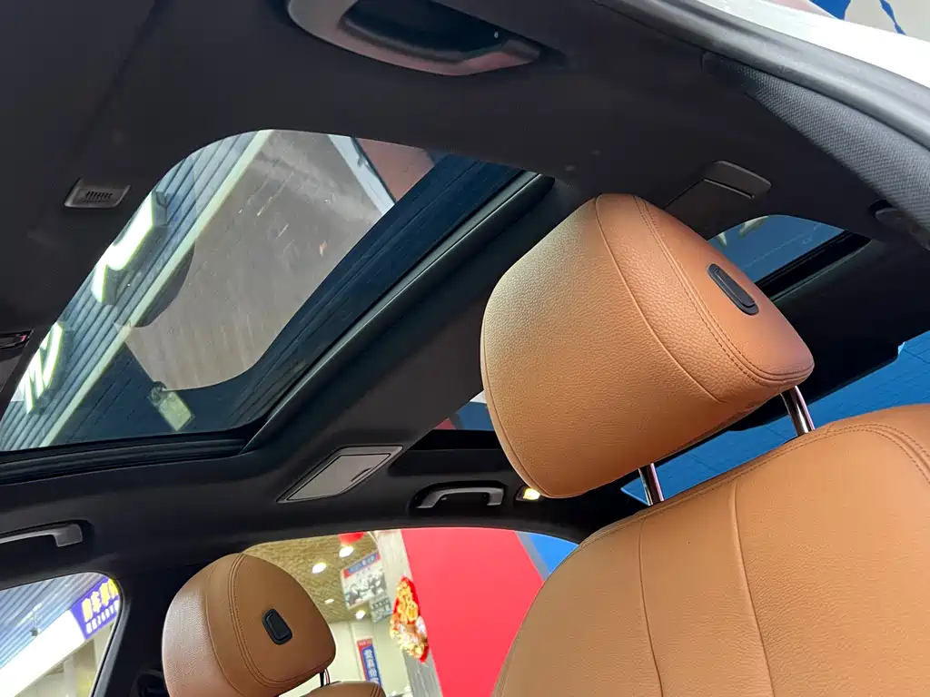BMW 5 Series 2019 — фото 13