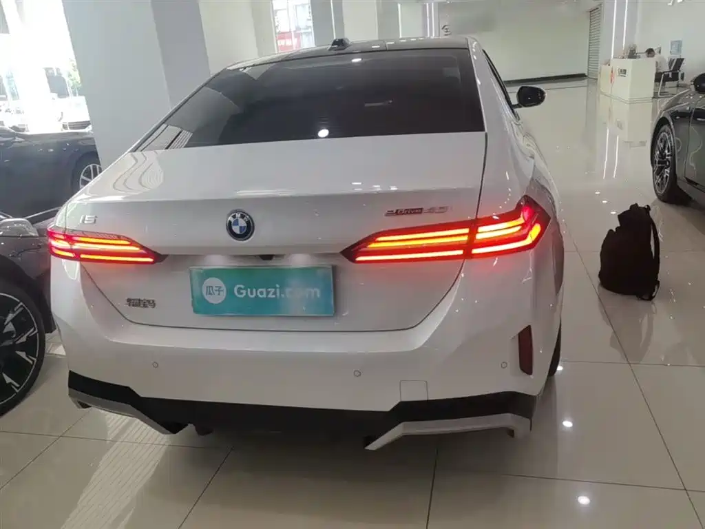 BMW i5 2025 — фото 6