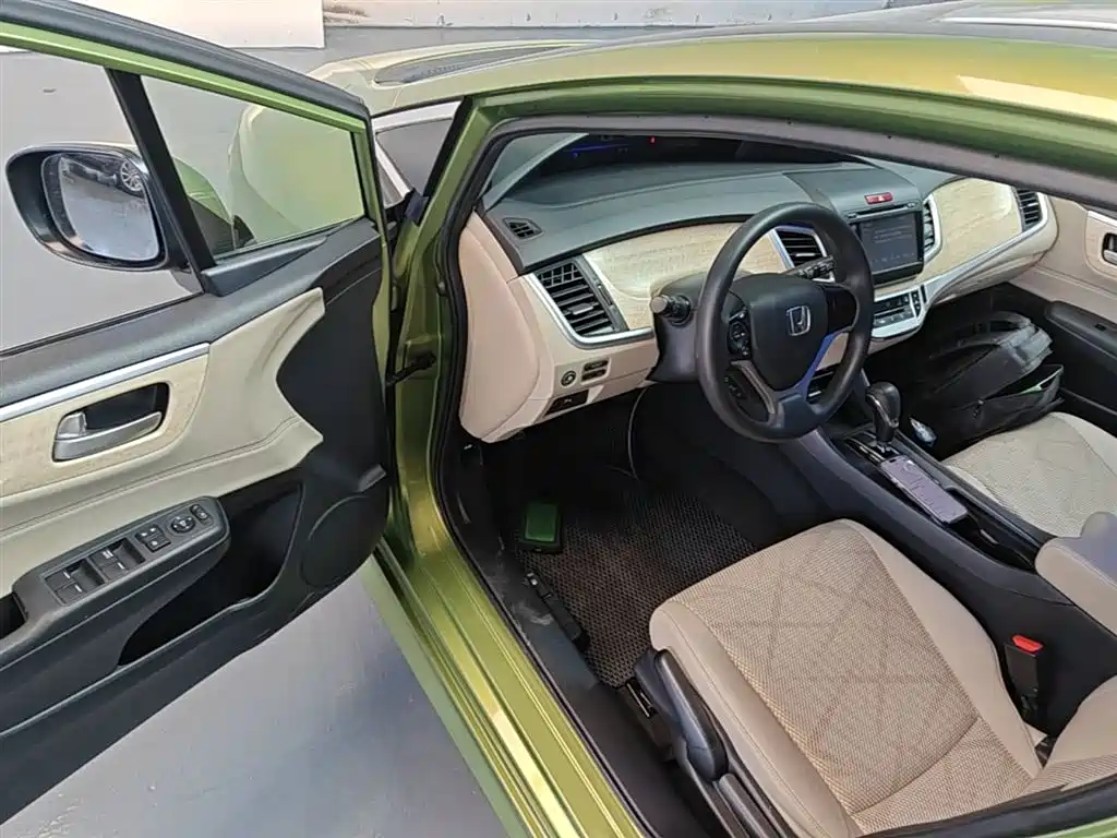 Honda Jade 2016 — фото 16