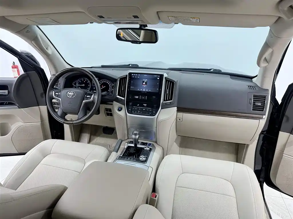 Toyota Land Cruiser 2020 — фото 13