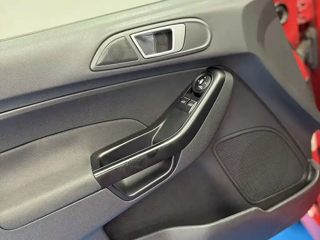 Ford Fiesta 2013 — фото 13