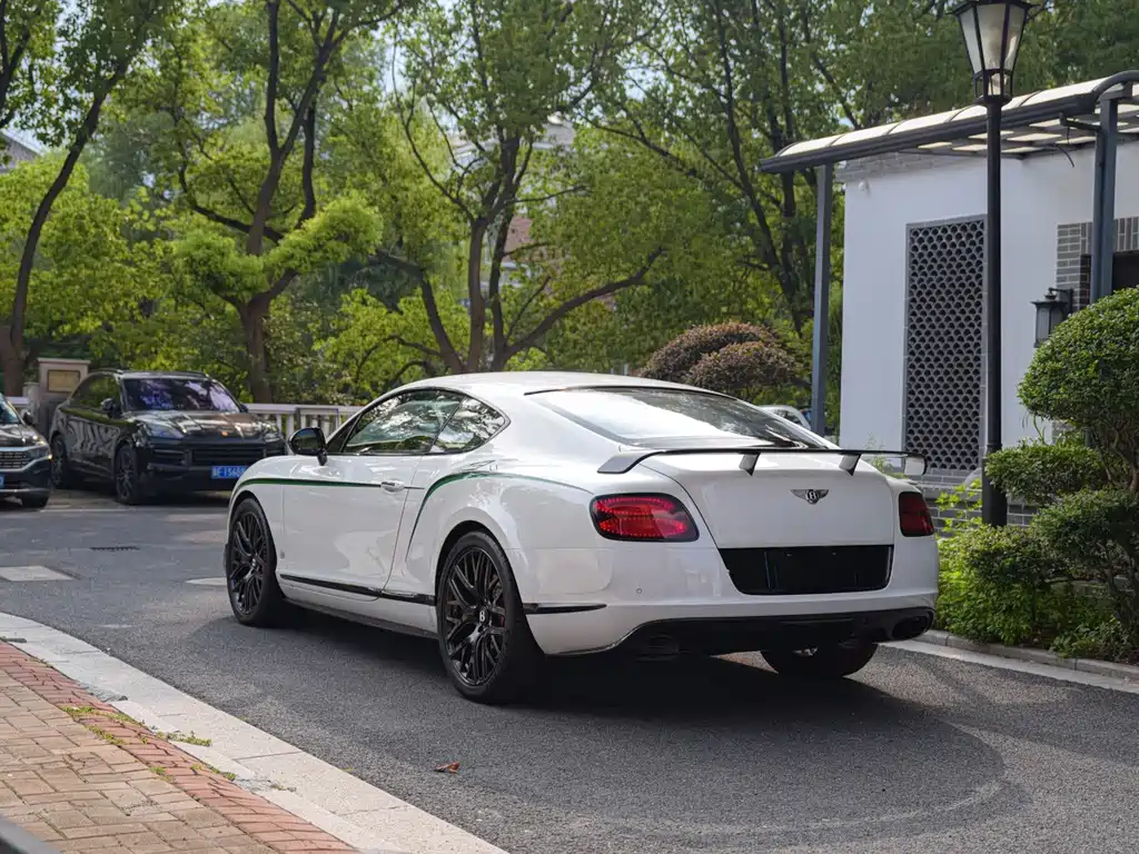 Bentley Continental 2019 — фото 11
