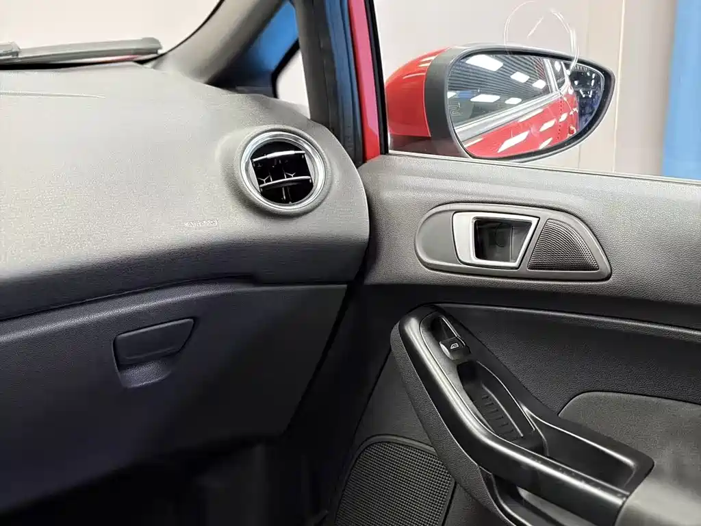 Ford Fiesta 2013 — фото 18