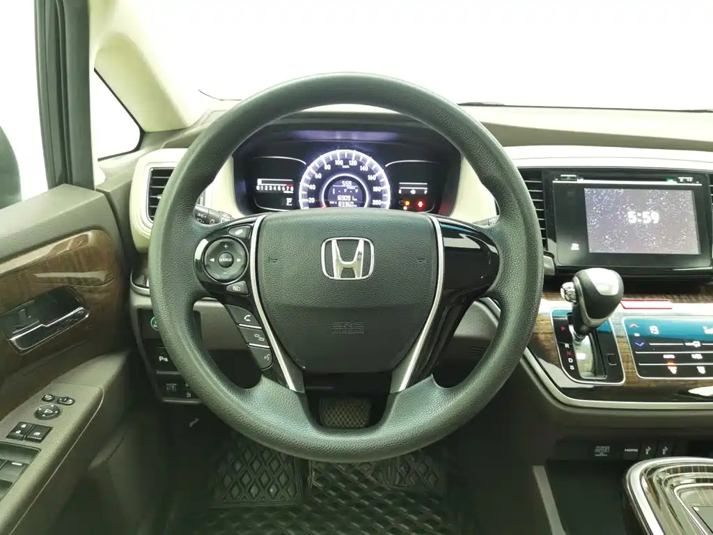 Honda Odyssey 2017 — фото 11