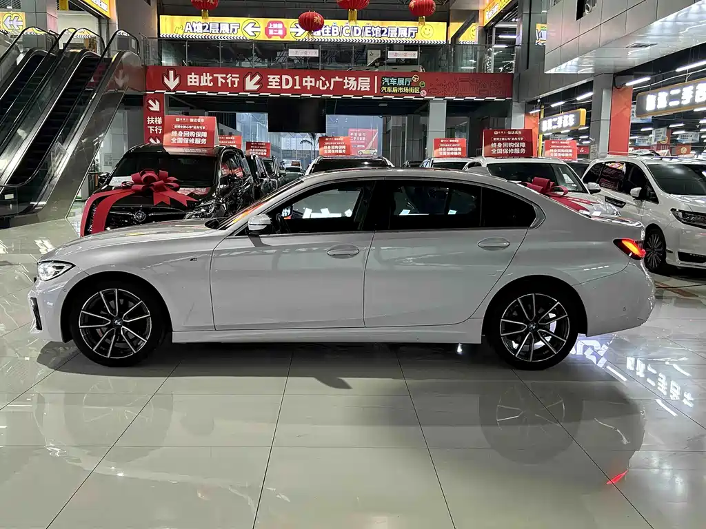 BMW 3 Series 2019 — фото 18