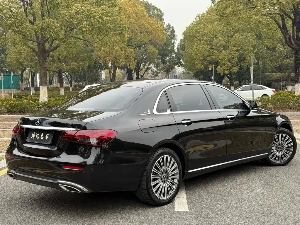 Mercedes-Benz E-Class 2023 — фото 17