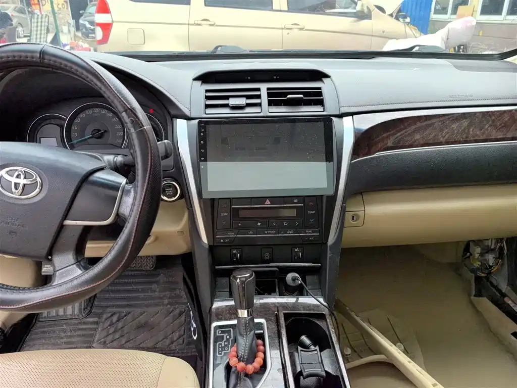 Toyota Camry 2017 — фото 13