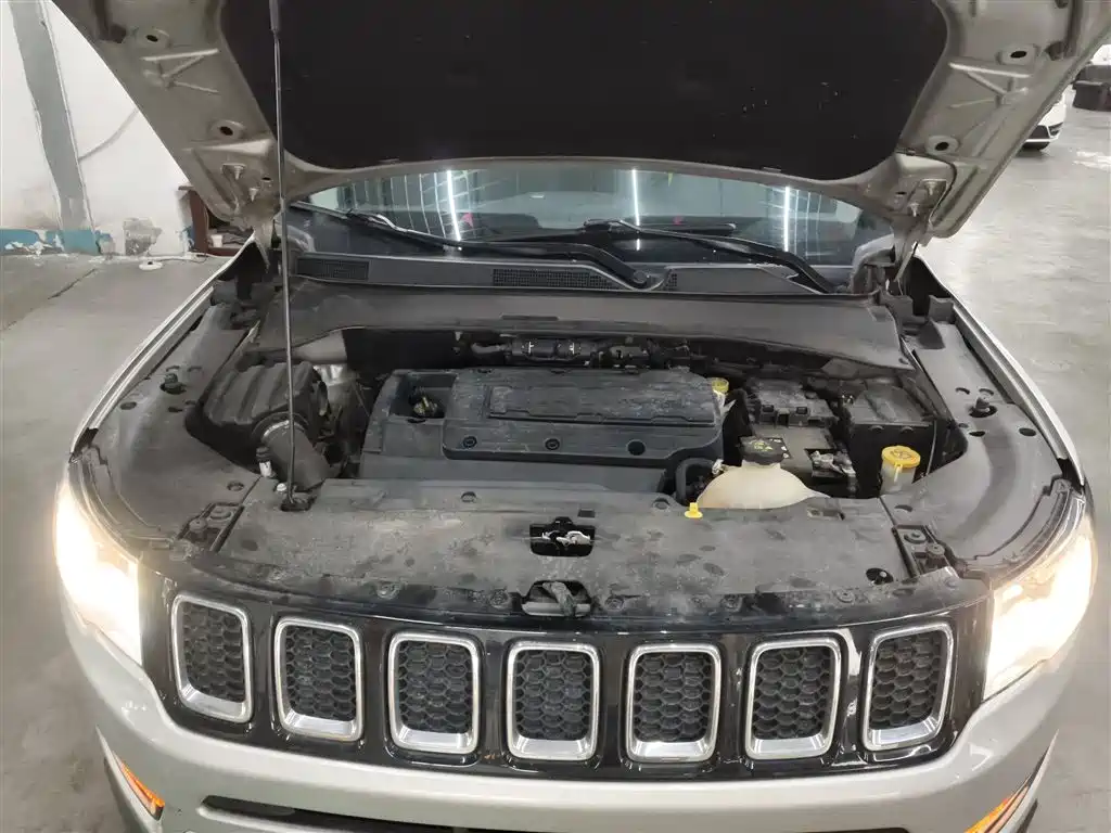 Jeep Compass 2017 — фото 13