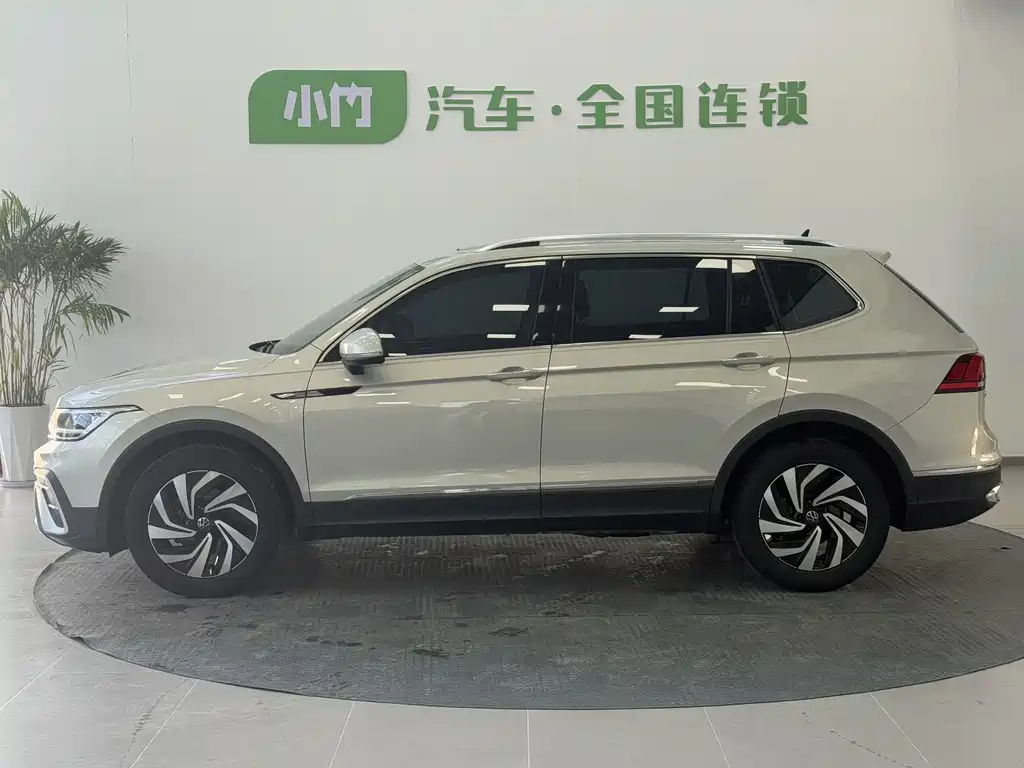 Volkswagen Tiguan L 2022 — фото 3