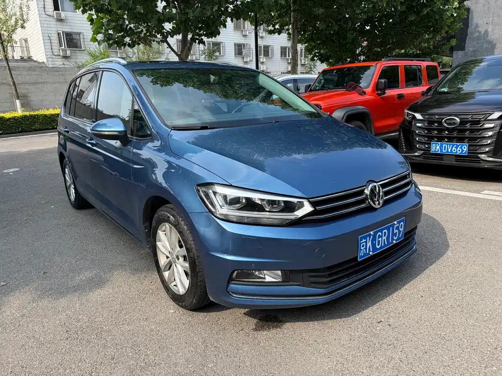 Volkswagen Touran 2017 — фото 3