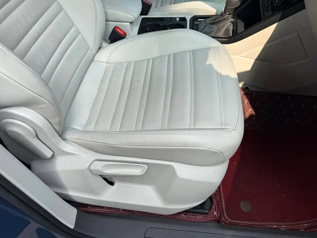 Volkswagen Touran 2017 — фото 21