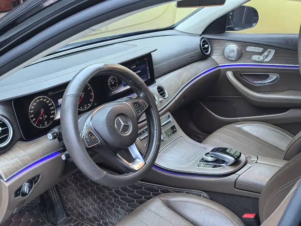 Mercedes-Benz E-Class 2018 — фото 14