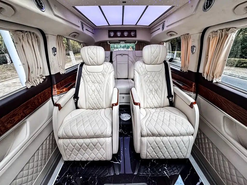 Mercedes-Benz V-Class 2021 — фото 14