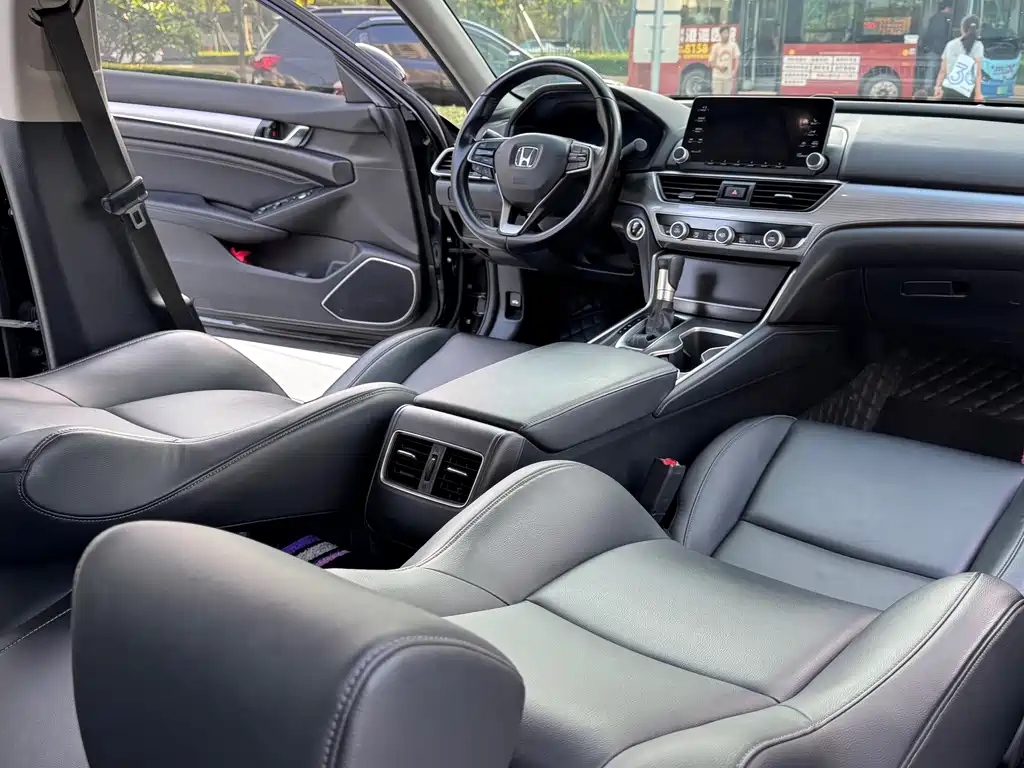 Honda Accord 2020 — фото 17
