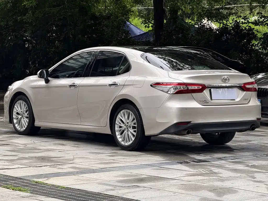 Toyota Camry 2019 — фото 6
