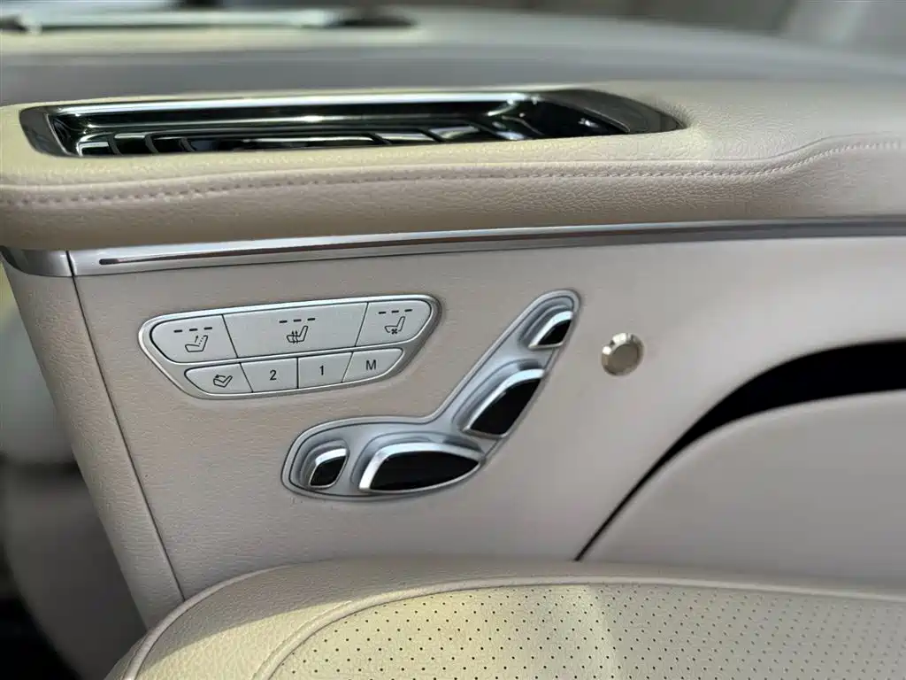 Mercedes-Benz V-Class 2023 — фото 22