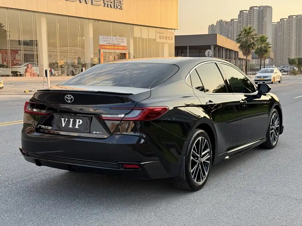 Toyota Camry 2025 — фото 5