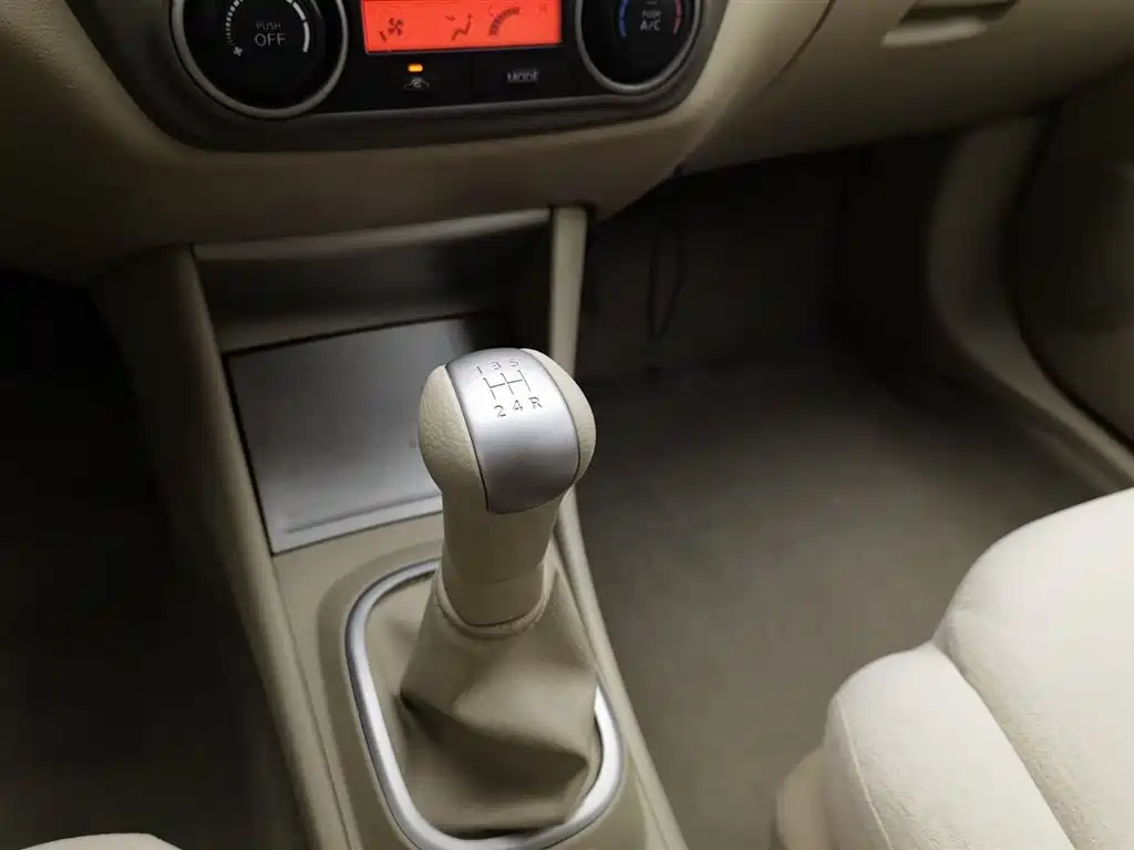 Nissan Sylphy 2015 — фото 13