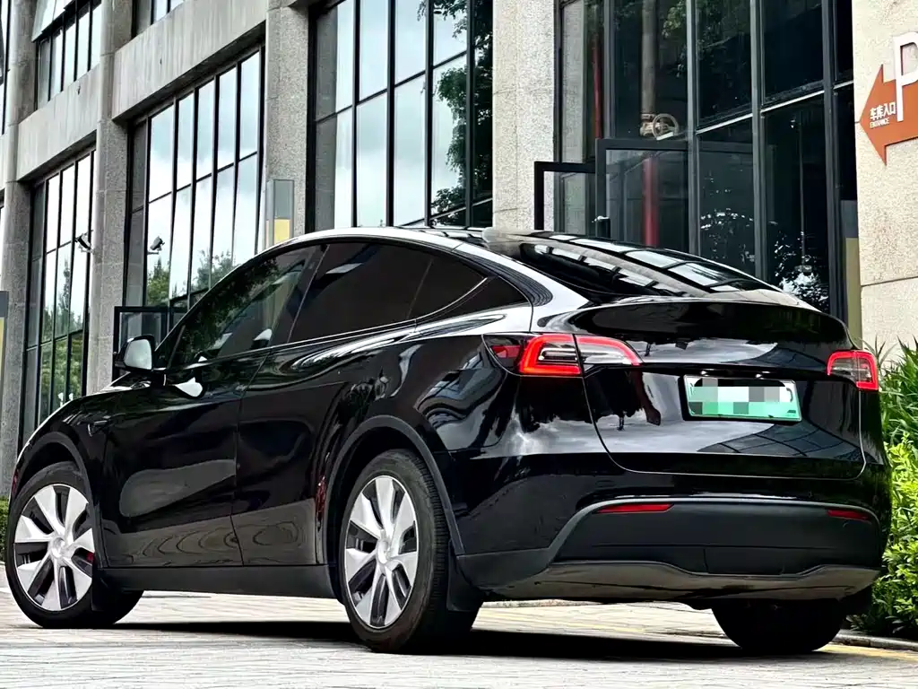 Tesla Model Y 2023 — фото 9