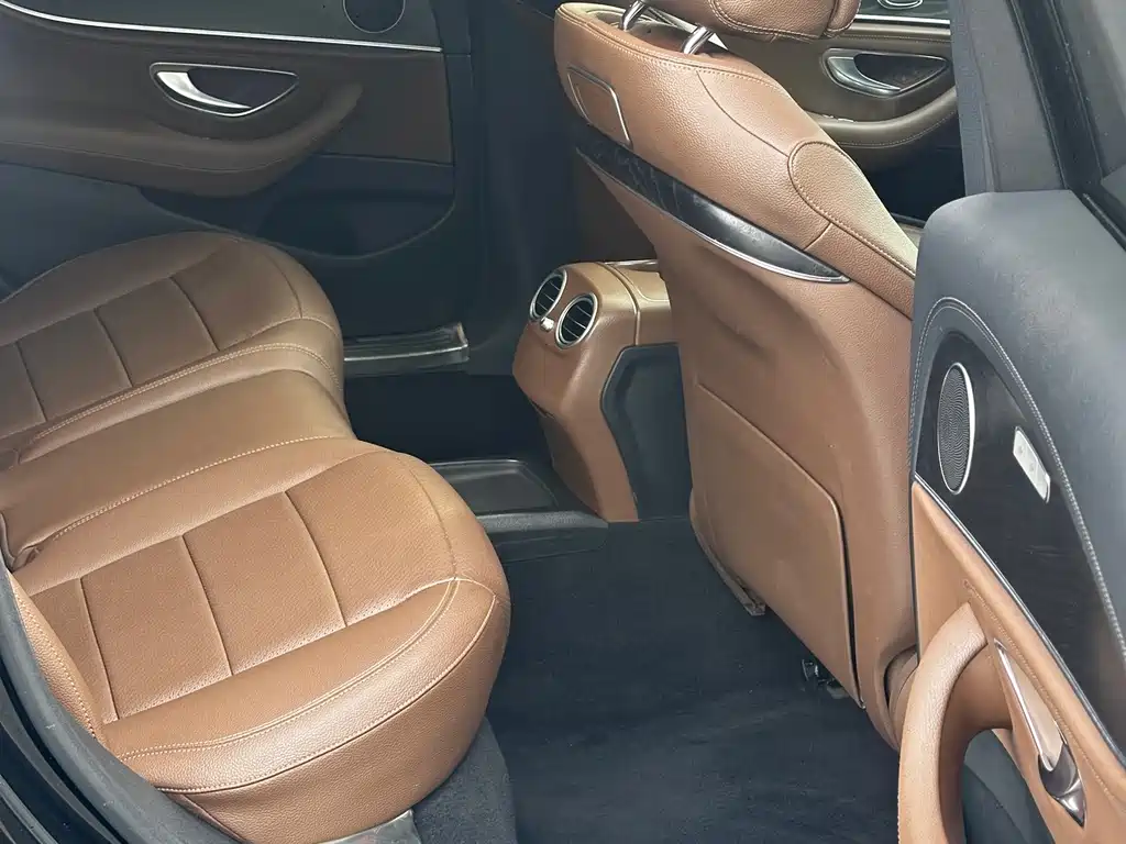 Mercedes-Benz E-Class 2018 — фото 18