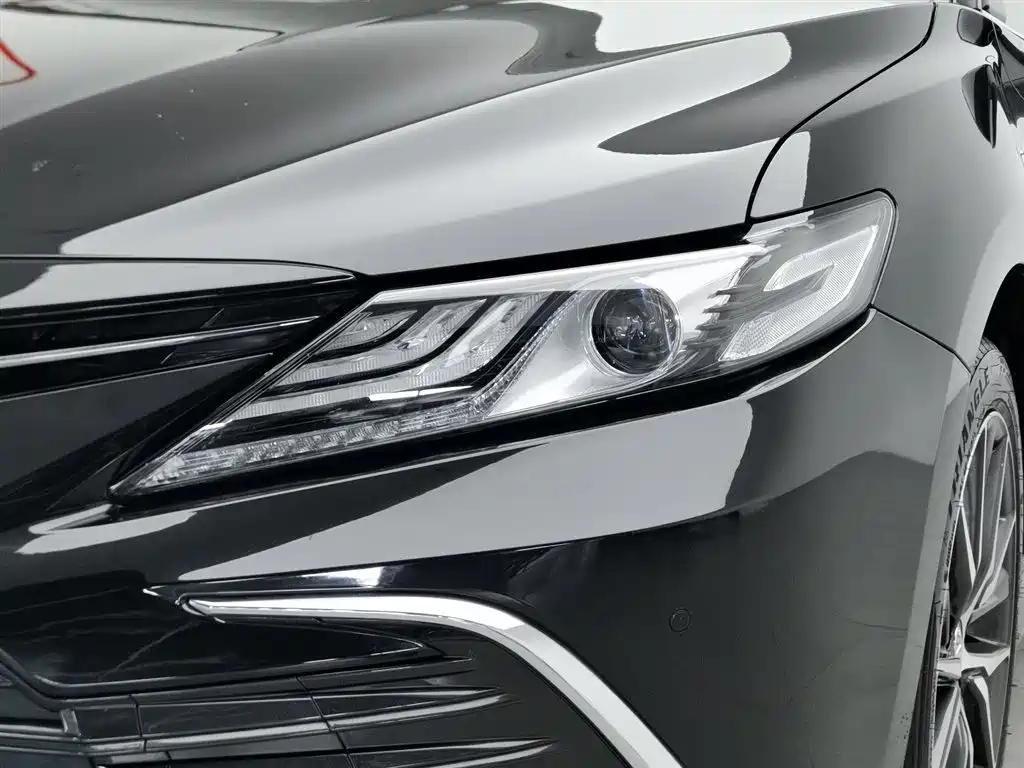 Toyota Camry 2022 — фото 7