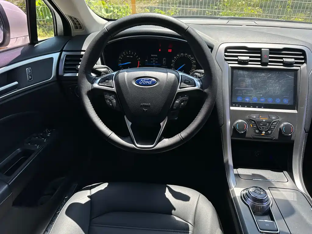 Ford Mondeo 2017 — фото 15
