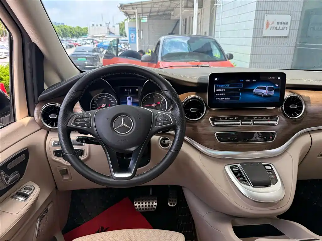 Mercedes-Benz V-Class 2023 — фото 12
