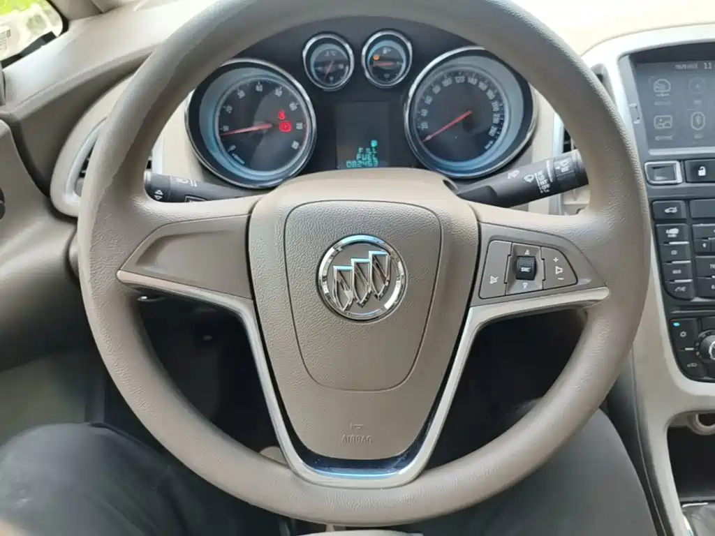 Buick Excelle 2015 — фото 11