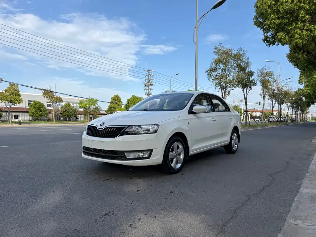 Skoda Rapid 2017 — фото 1