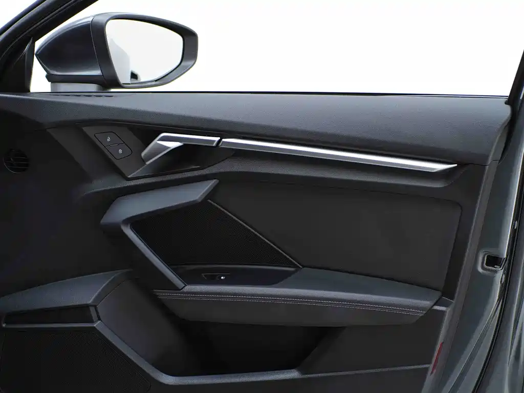 Audi A3 2023 — фото 12